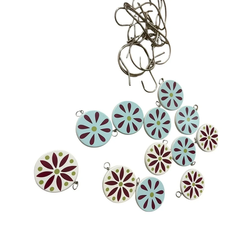 The Unbranded Brand retro flower